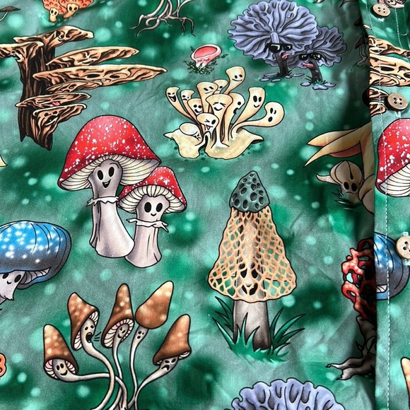 Crescent Creepers Mushroom short sleeve w front pocket green button up Size M - Picture 16 of 16